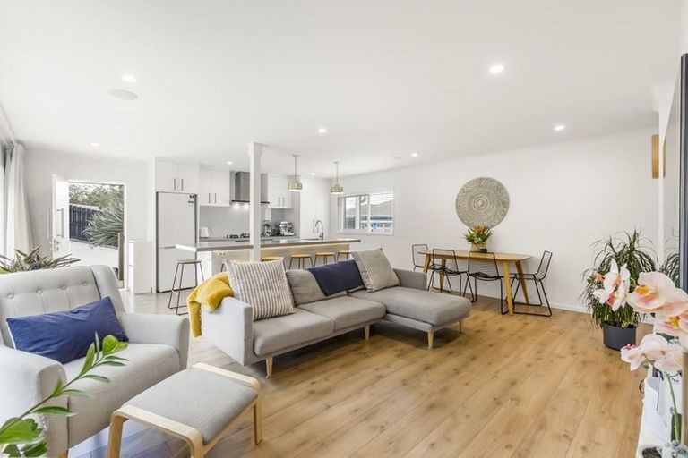 Photo of property in 19 Penton Road, Stanmore Bay, Whangaparaoa, 0932