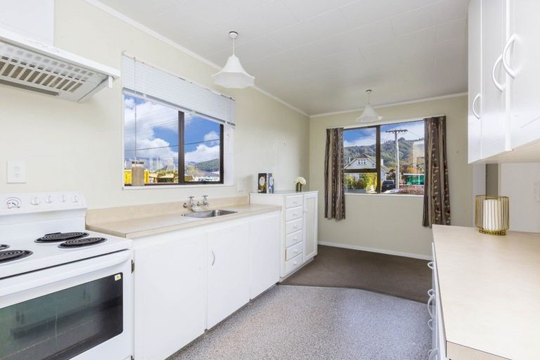 Photo of property in 48f2- Kowhai Avenue, Ebdentown, Upper Hutt, 5018