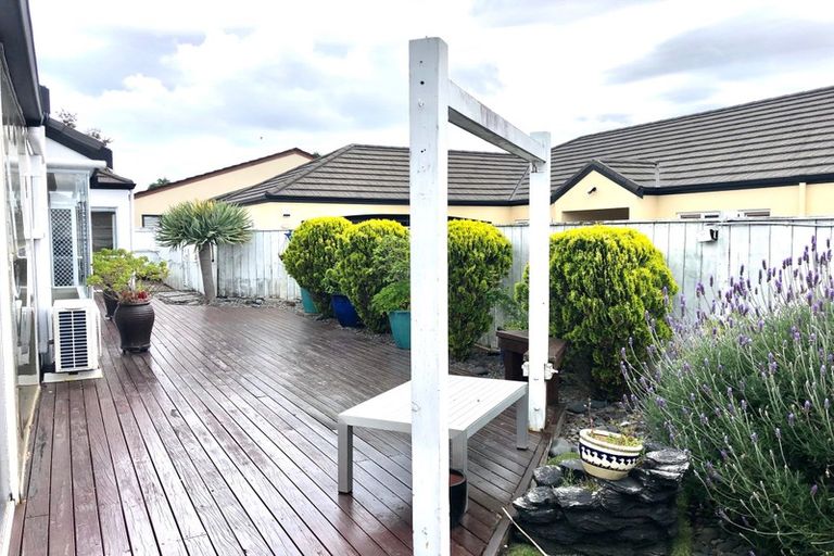Photo of property in 12 Naul Place, East Tamaki Heights, Auckland, 2016