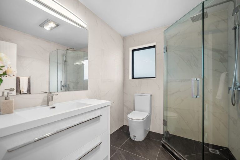 Photo of property in 14 Rathmullen Place, Pinehill, Auckland, 0632