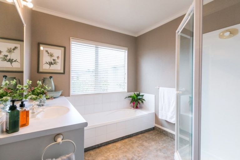 Photo of property in 22 Kensington Drive, Taradale, Napier, 4112