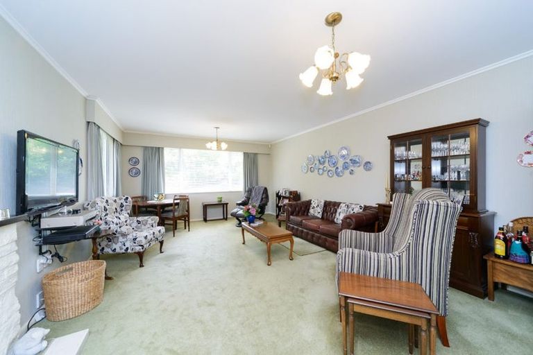 Photo of property in 15 Parkland Crescent, Terrace End, Palmerston North, 4410