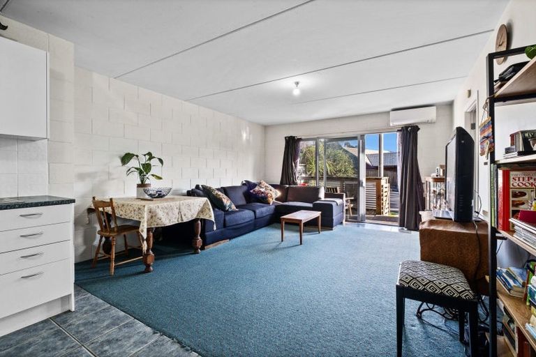 Photo of property in 8 Carrington Street, Lower Vogeltown, New Plymouth, 4310