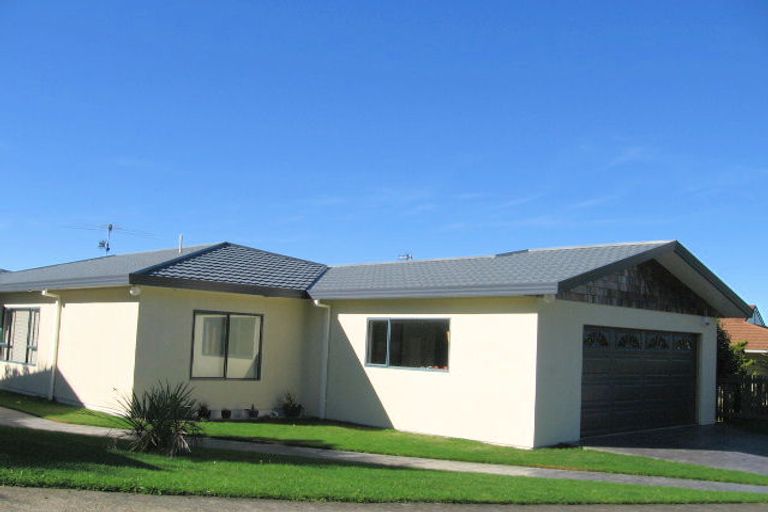 Photo of property in 38 Rajkot Terrace, Broadmeadows, Wellington, 6035