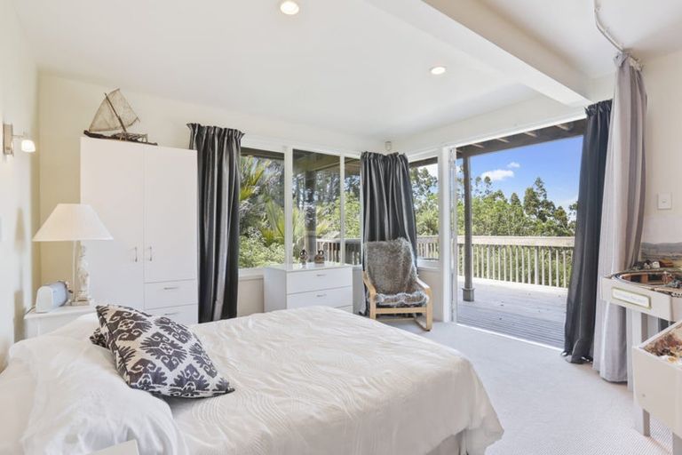 Photo of property in 20 Rangiwai Road, Titirangi, Auckland, 0604