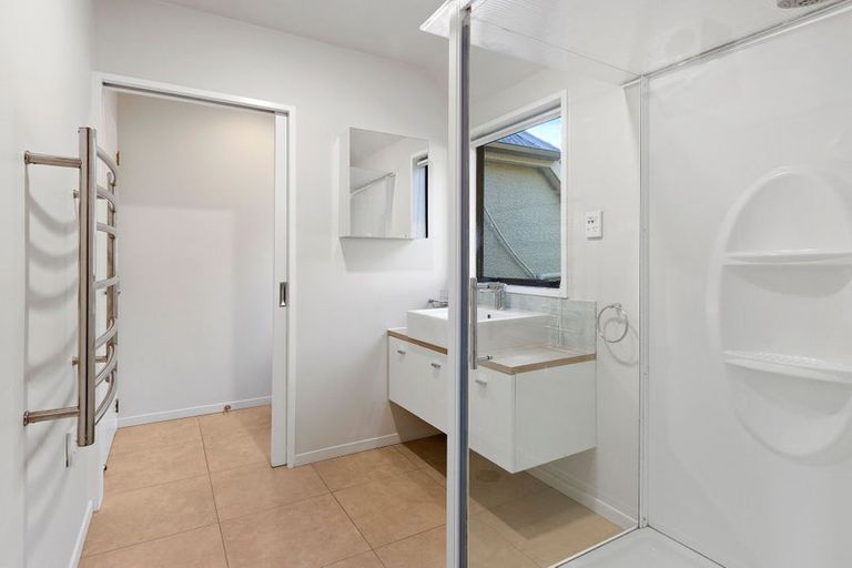 Photo of property in 20 Inverness Lane, Redcliffs, Christchurch, 8081