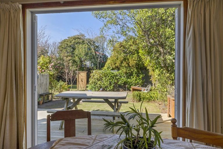 Photo of property in 1 Queens Road, Glen Avon, New Plymouth, 4312