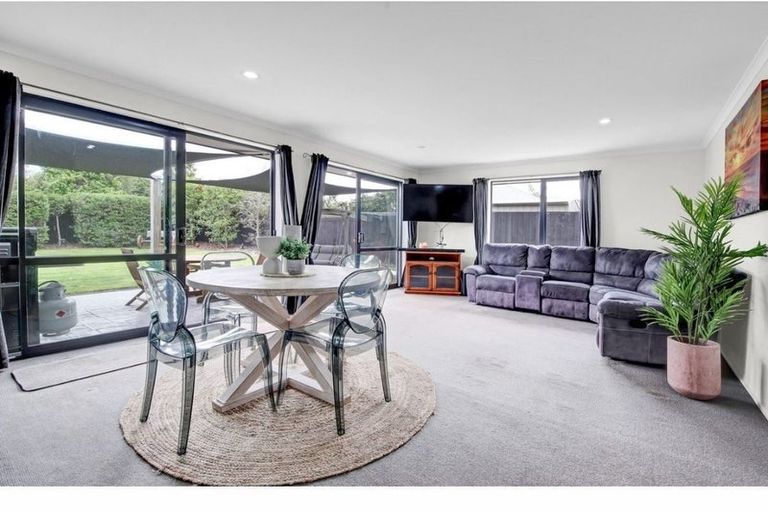 Photo of property in 33 Kotare Avenue, Rangiora, 7400