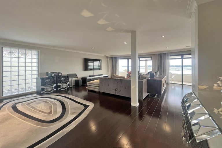 Photo of property in 2 Bucklands Beach Road, Bucklands Beach, Auckland, 2012