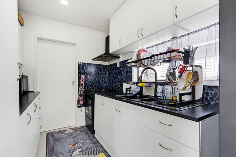 Photo of property in 2/31 Solveig Place, Randwick Park, Auckland, 2105