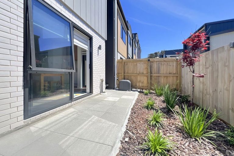 Photo of property in 1 Irwin Lane, Windsor Park, 0632