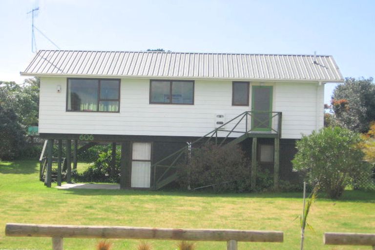 Photo of property in 606 Ocean Road, Whangamata, 3620