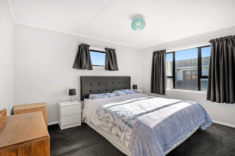 Photo of property in 10 Omori Place, Castlecliff, Whanganui, 4501