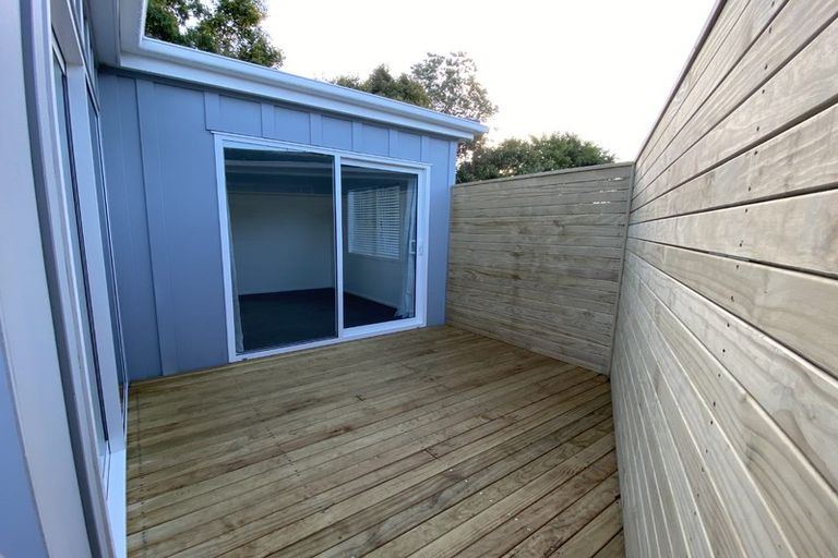 Photo of property in 8a Moera Place, Stanmore Bay, Whangaparaoa, 0932