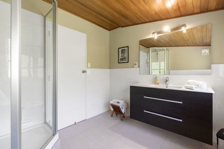 Photo of property in 141 Browns Bay Road, Browns Bay, Auckland, 0630