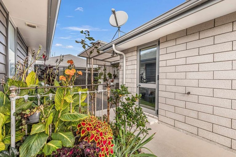 Photo of property in 5 Lance Way, Papamoa, 3118