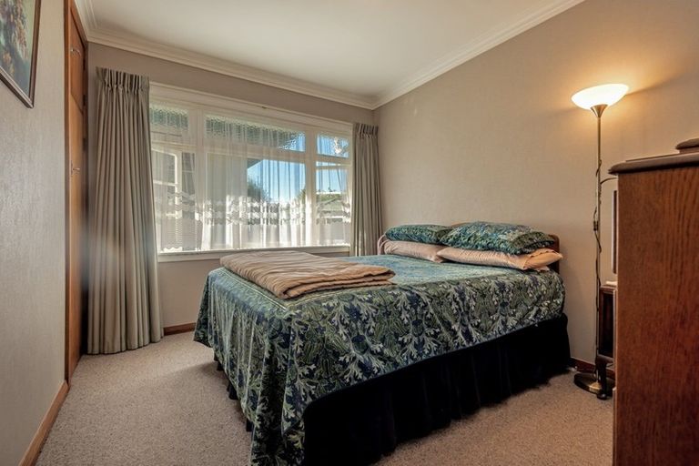 Photo of property in 12 Saint Albans Avenue, Hokowhitu, Palmerston North, 4410