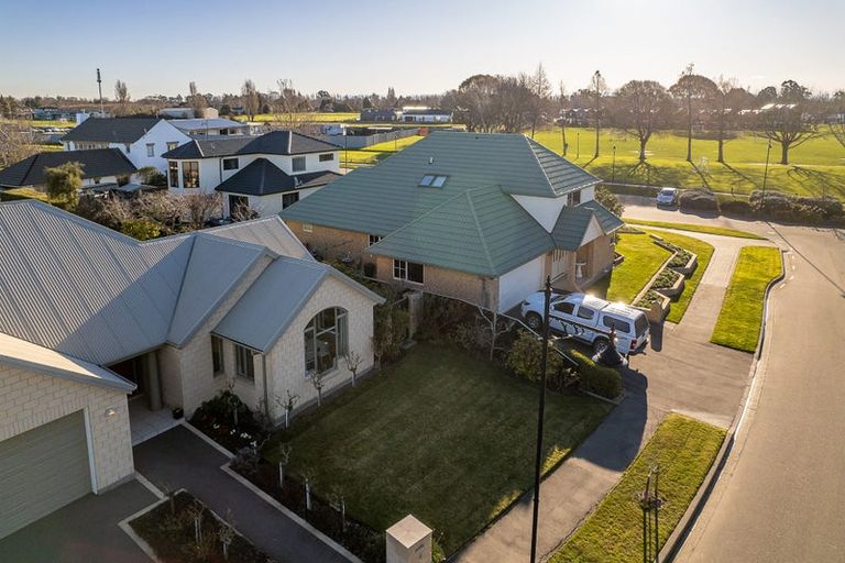 Photo of property in 4 Dinglebay Place, Casebrook, Christchurch, 8051