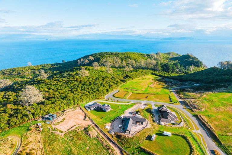 Photo of property in 5 Glendas Way, Acacia Bay, Taupo, 3385