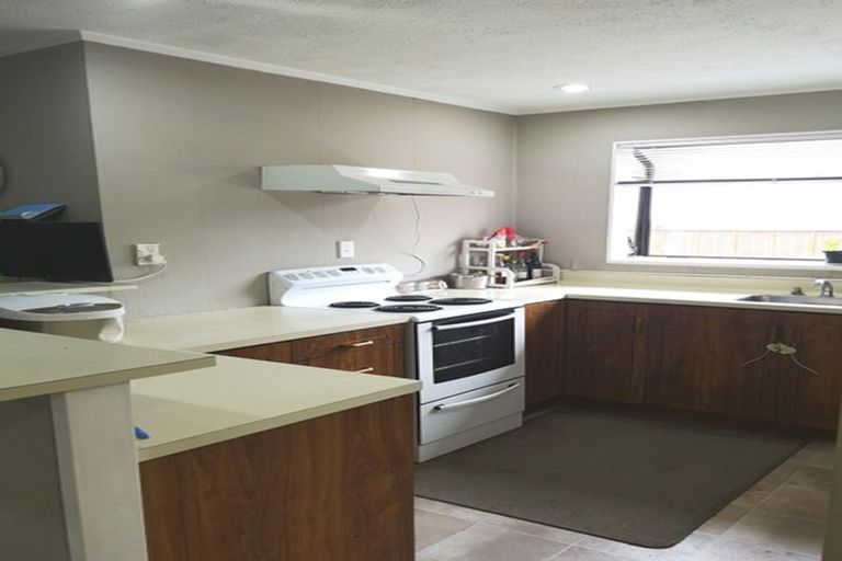 Photo of property in 12 Leven Lane, Totara Heights, Auckland, 2105
