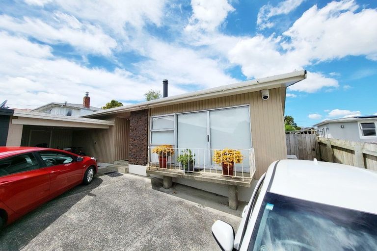 Photo of property in 18a/2 Sherwood Avenue, Te Atatu South, Auckland, 0610