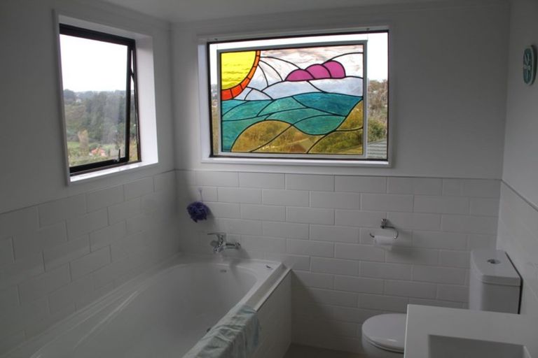 Photo of property in 32 Burbank Crescent, Churton Park, Wellington, 6037