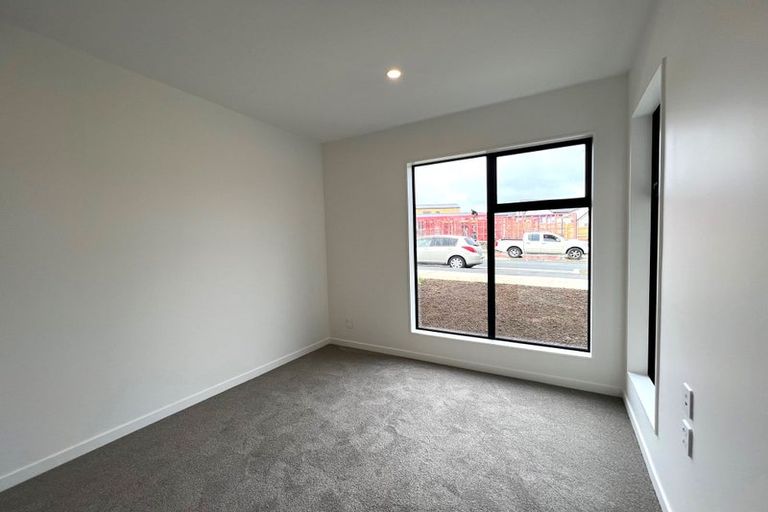 Photo of property in 34 Neretva Avenue, Massey, Auckland, 0614