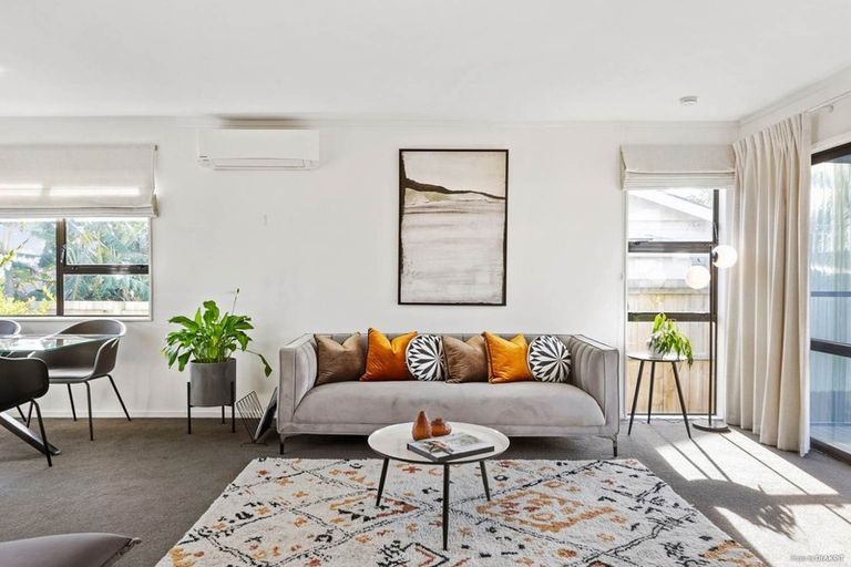 Photo of property in 15 Margan Avenue, New Lynn, Auckland, 0600