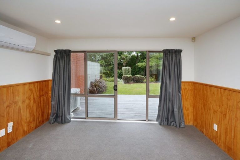 Photo of property in 17a Athol Terrace, Upper Riccarton, Christchurch, 8041