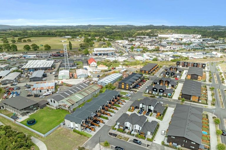 Photo of property in 12 Parenga Lane, Kumeu, 0810