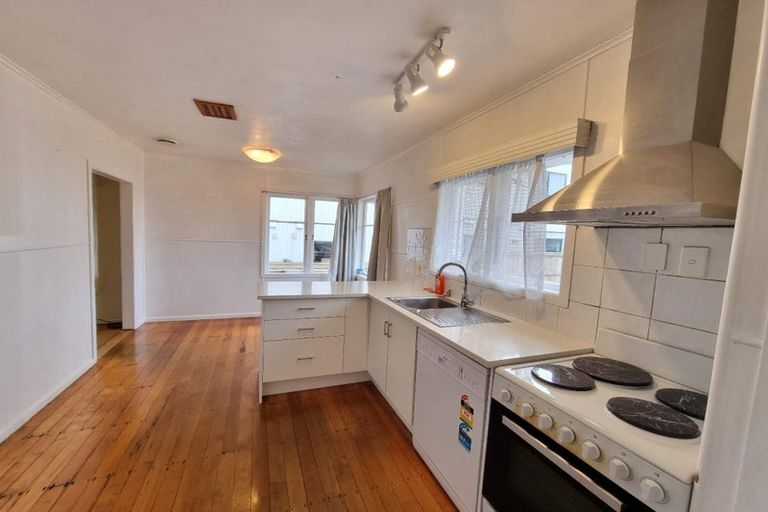 Photo of property in 64 Smythe Road, Henderson, Auckland, 0612