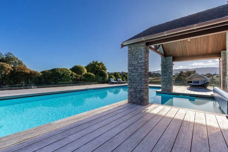 Photo of property in 2 Otaihanga Road, Paraparaumu Beach, Paraparaumu, 5032