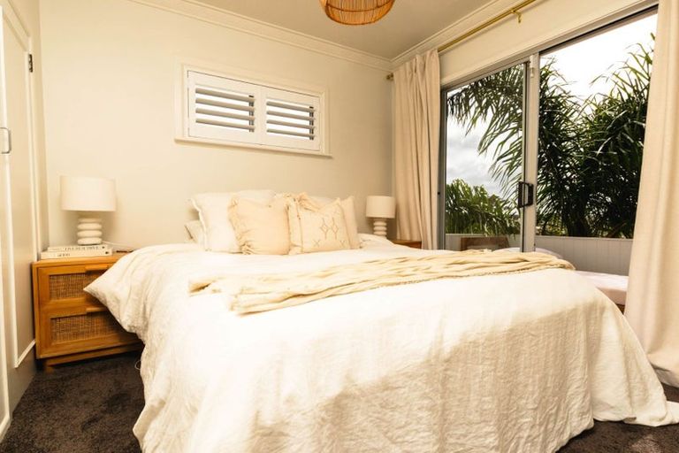 Photo of property in 11a Mizpah Road, Waiake, Auckland, 0630