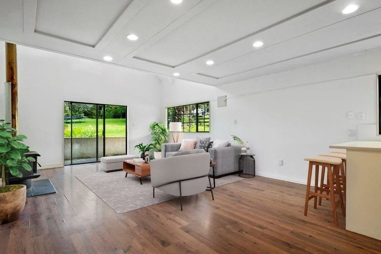 Photo of property in 87 Tawa Road, Kumeu, 0891