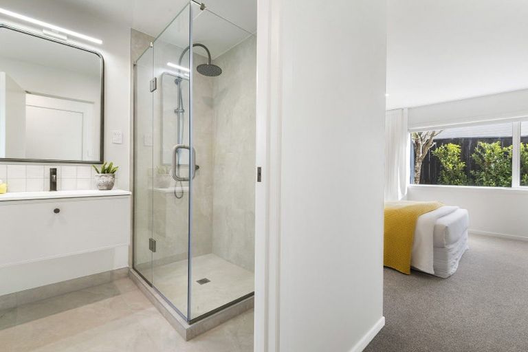 Photo of property in 1 William Bond Street, Stanley Point, Auckland, 0624