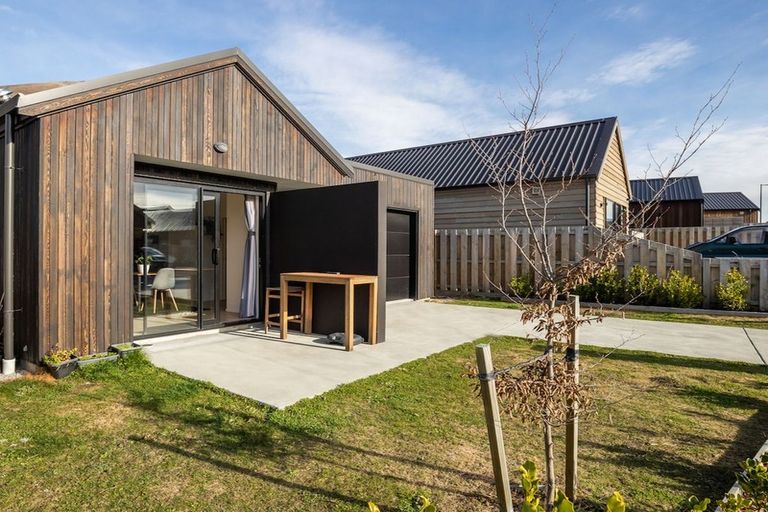 Photo of property in 26 Huxley Place, Lake Hayes, Queenstown, 9304