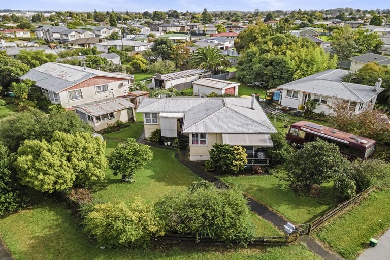 Photo of property in 2 President Avenue, Papakura, 2110
