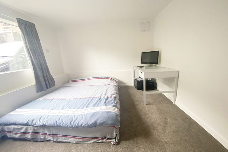 Photo of property in 28b Tamahere Drive, Glenfield, Auckland, 0629