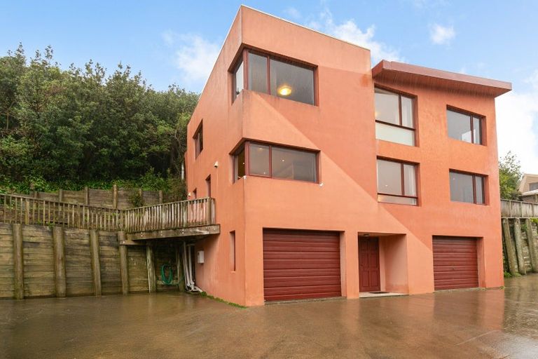 Photo of property in 14b Domanski Crescent, Owhiro Bay, Wellington, 6023