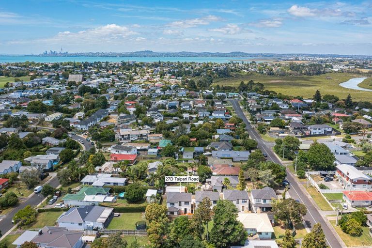 Photo of property in 27d Taipari Road, Te Atatu Peninsula, Auckland, 0610