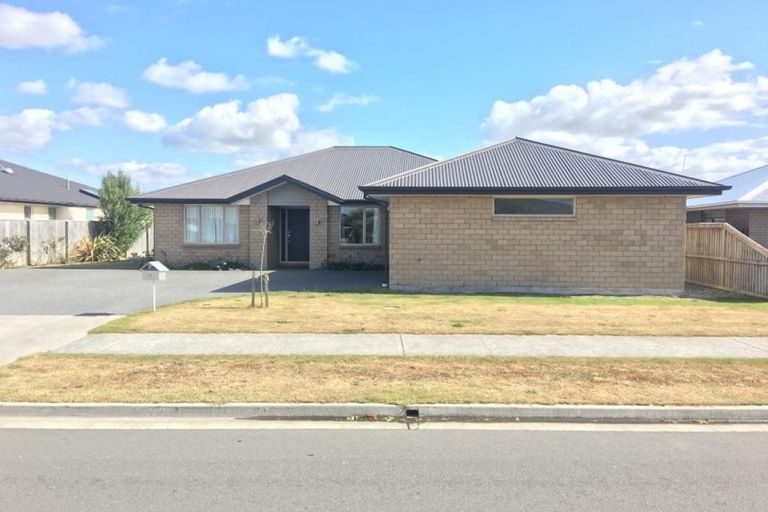 Photo of property in 17 Sovereign Boulevard, Kaiapoi, 7630