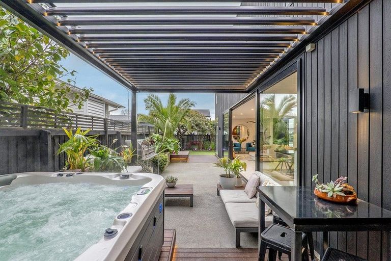 Photo of property in 12 Edgeware Road, St Albans, Christchurch, 8014