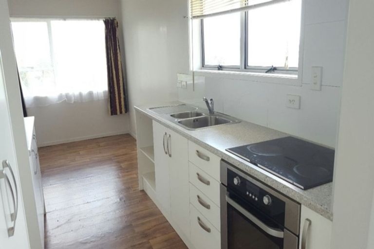 Photo of property in 5 Libra Street, Glen Eden, Auckland, 0602
