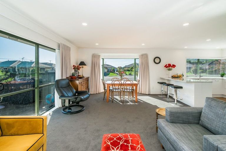 Photo of property in 7 Balmerino Grove, Waikanae, 5036