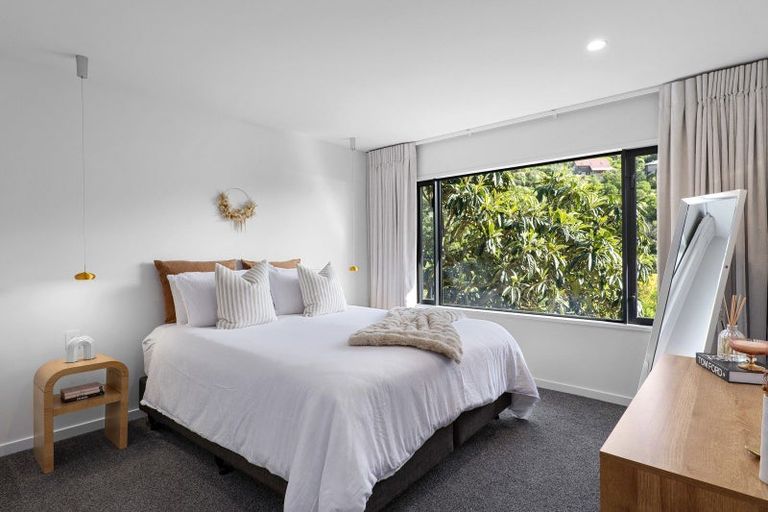 Photo of property in 32 Soleares Avenue, Mount Pleasant, Christchurch, 8081