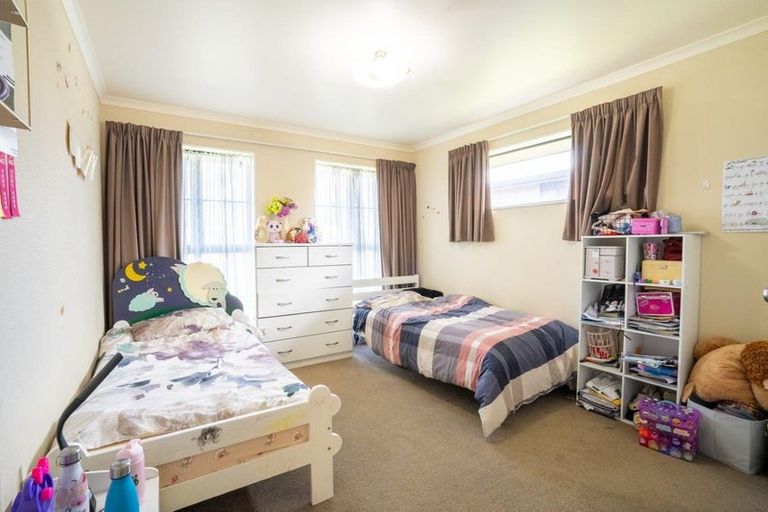 Photo of property in 33 Geneva Terrace, Kelvin Grove, Palmerston North, 4414
