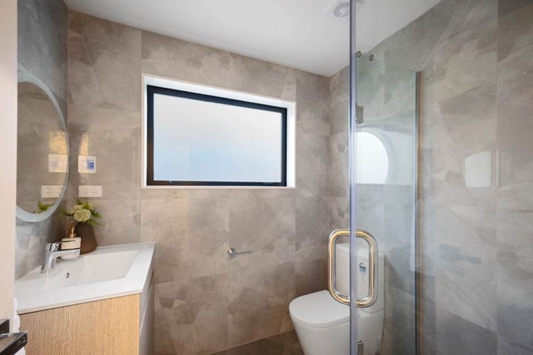 Photo of property in 33c Garadice Road, Rothesay Bay, Auckland, 0630