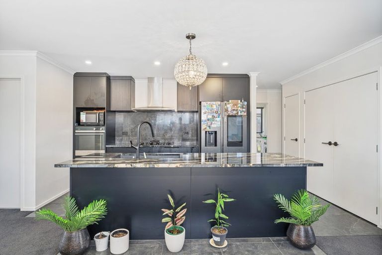 Photo of property in 10 Onerere Drive, Whitianga, 3510