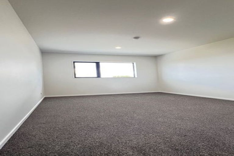 Photo of property in 4 Medina Place, Half Moon Bay, Auckland, 2012