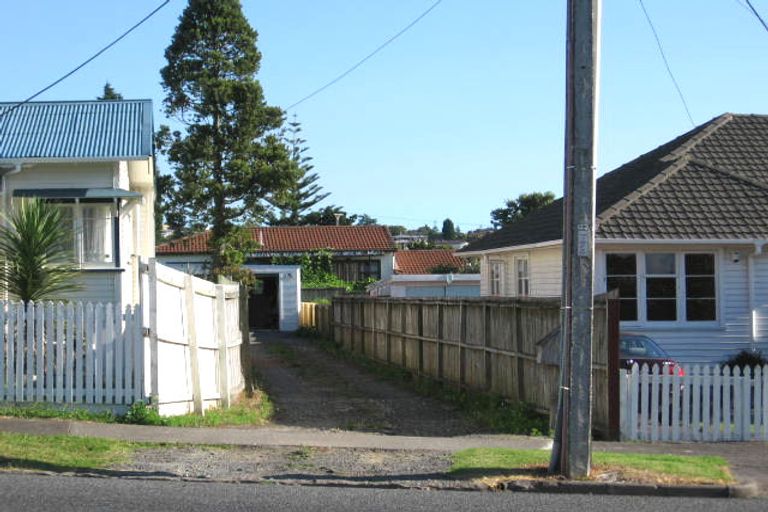 Photo of property in 5 Islington Avenue, New Lynn, Auckland, 0600